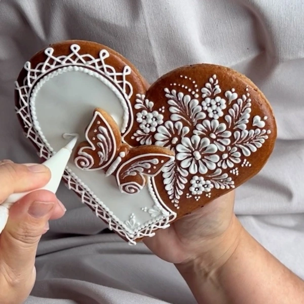 Hand-decorating lesson preview